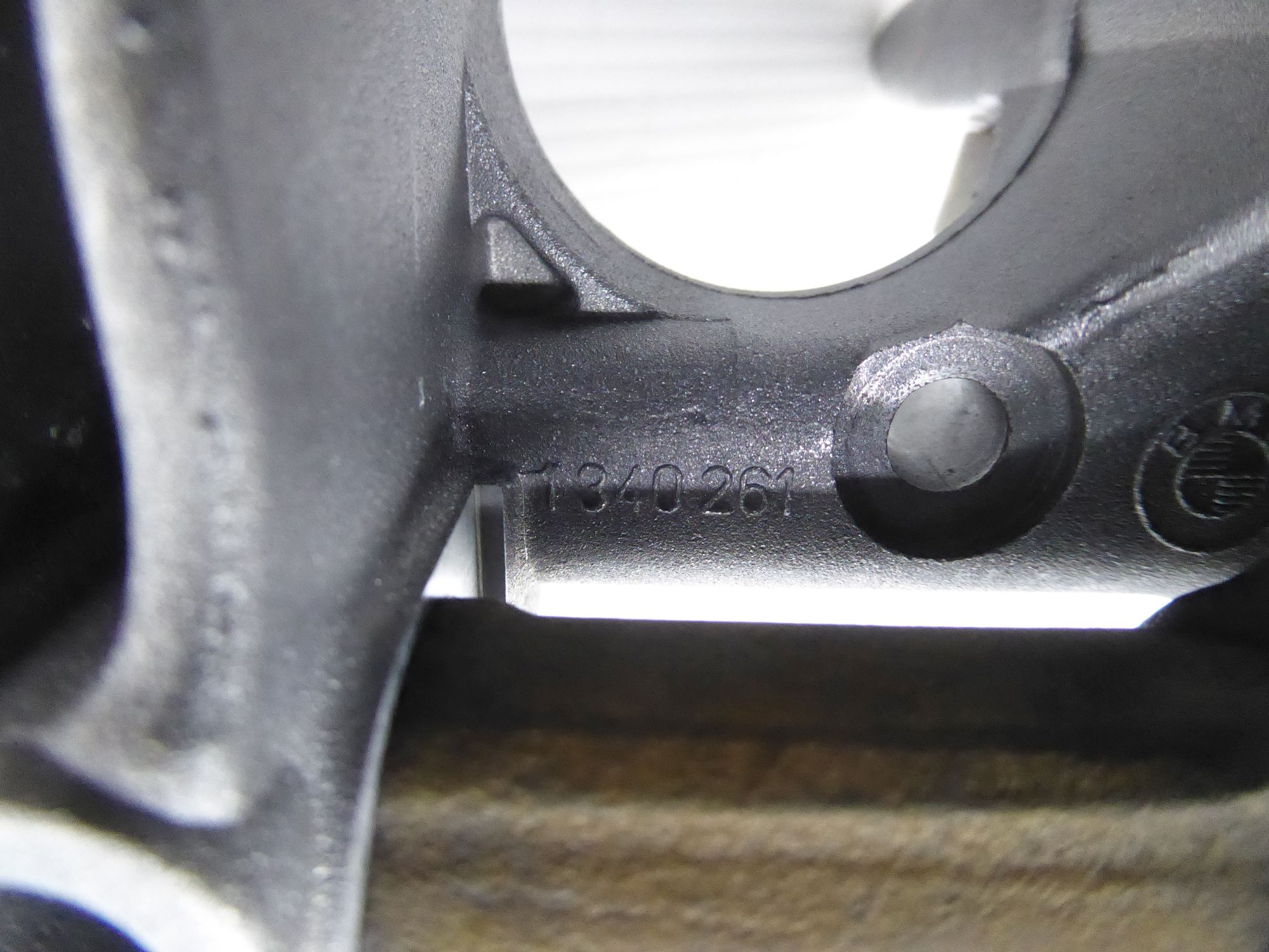 BMW R 1100 RT camshaft bearing bracket left 11337670599 11311340963