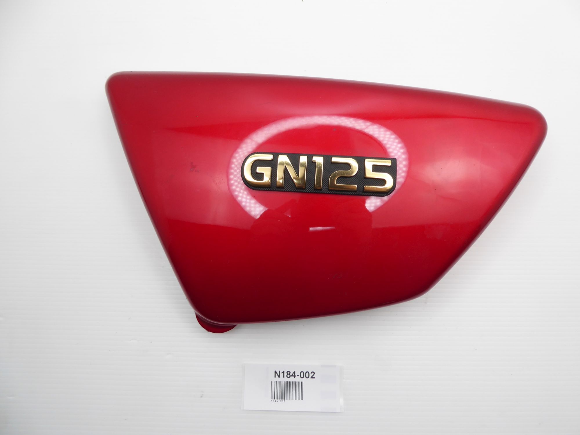 Suzuki GN 125 Side cover left red 47211-05300