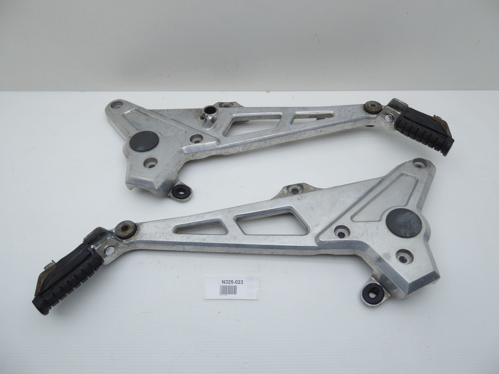 Honda CB 450 S PC17 Footrest bracket L/R 50700-ML4-000 50600-ML4-000